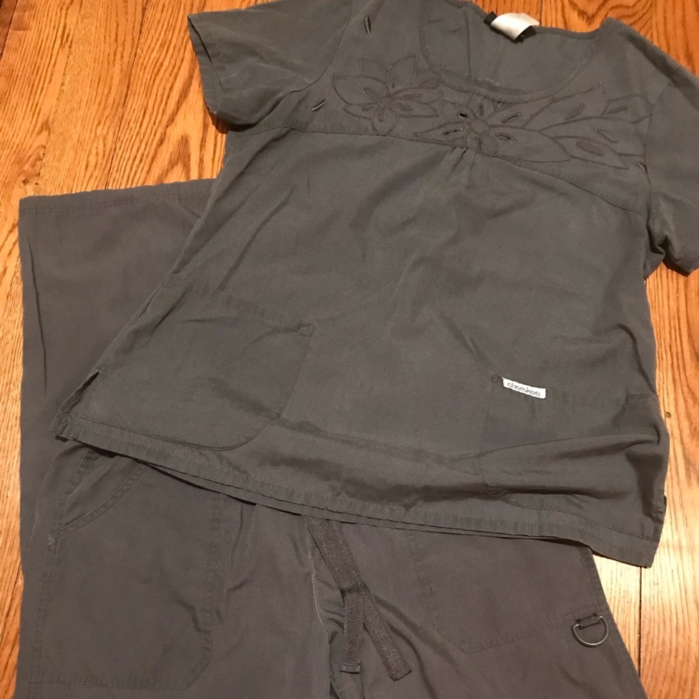 Women’s scrub set